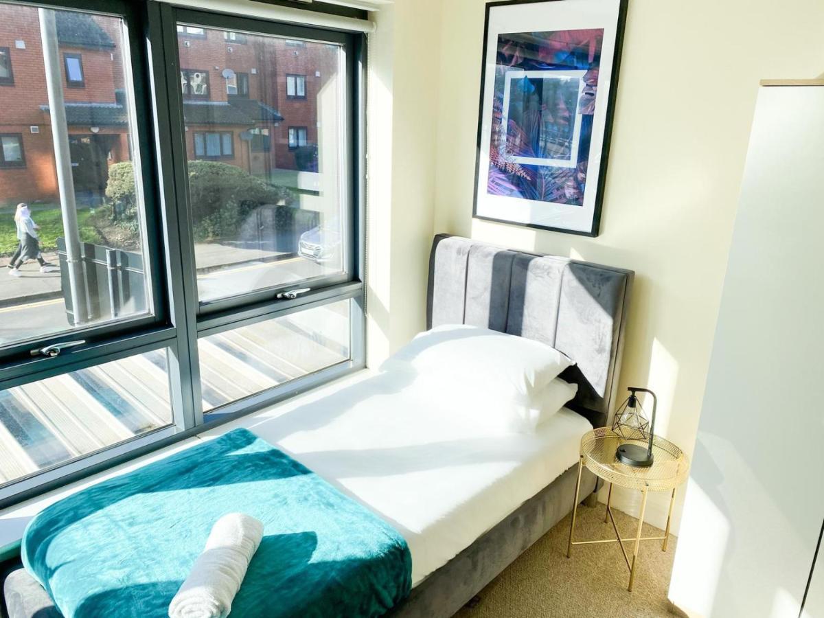 برمنغهام Tudors Esuites House City Centre Netflix المظهر الخارجي الصورة