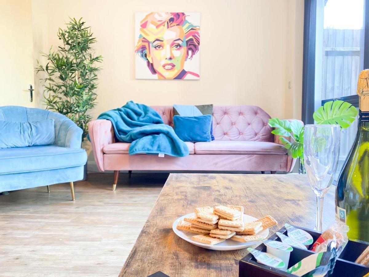 برمنغهام Tudors Esuites House City Centre Netflix المظهر الخارجي الصورة
